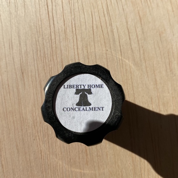 Handgun clock to conceal weapon - Picture 6 of 6